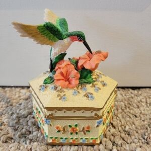 2001 Holsted Ruby Throated Hummingbird Music Box